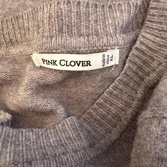 WOMEN’S  PINK CLOVER SWEATER - Picture 3 of 3